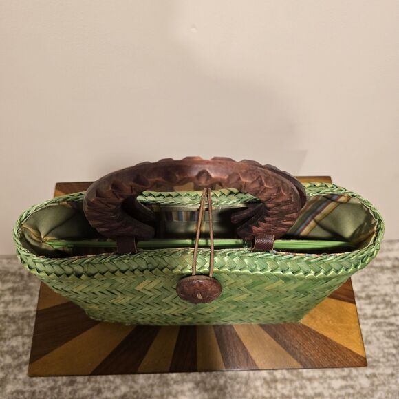 Vintage Boho Island Woven Wicker Bag Purse Rattan Green Wood Handle Beach Hippie - Picture 3 of 15